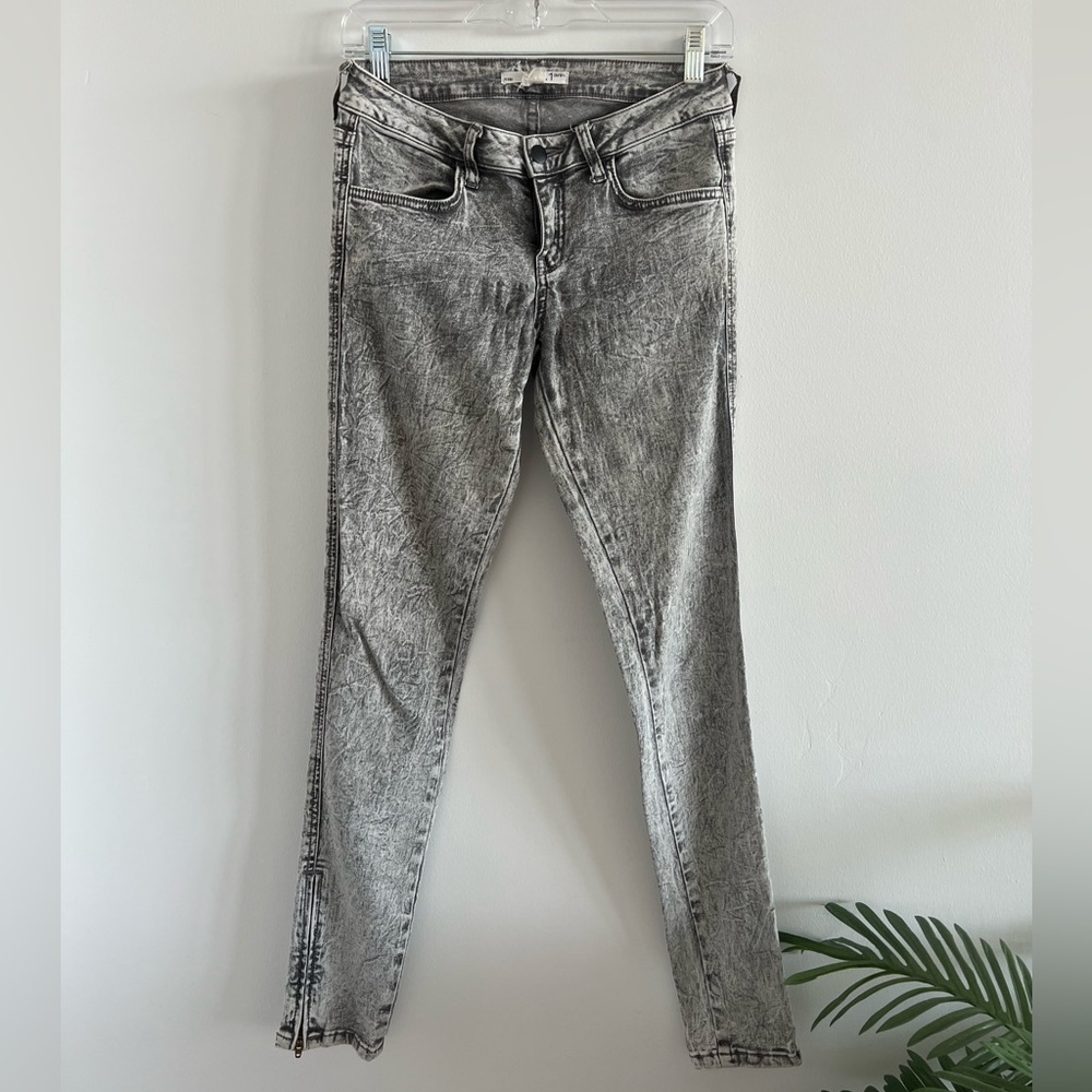 Old school-looking grey midrise, stretch jeans